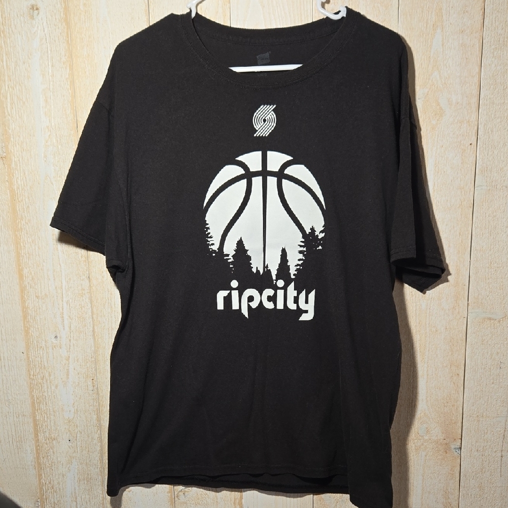 Vintage Womens Large Basketball Trailblazers Ripcity Black T-Shirt Pdx